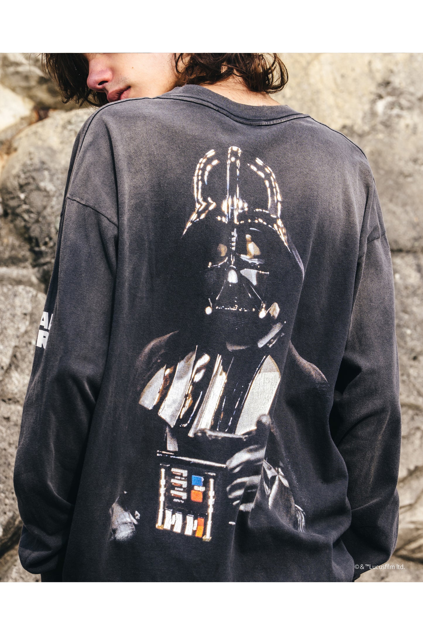 SW_LS TEE / DARTHVADER/BLACK