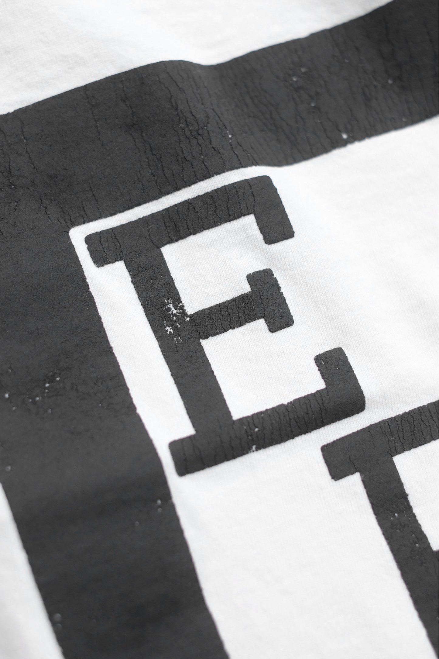 UNIVERSITY GRAPHIC TEE