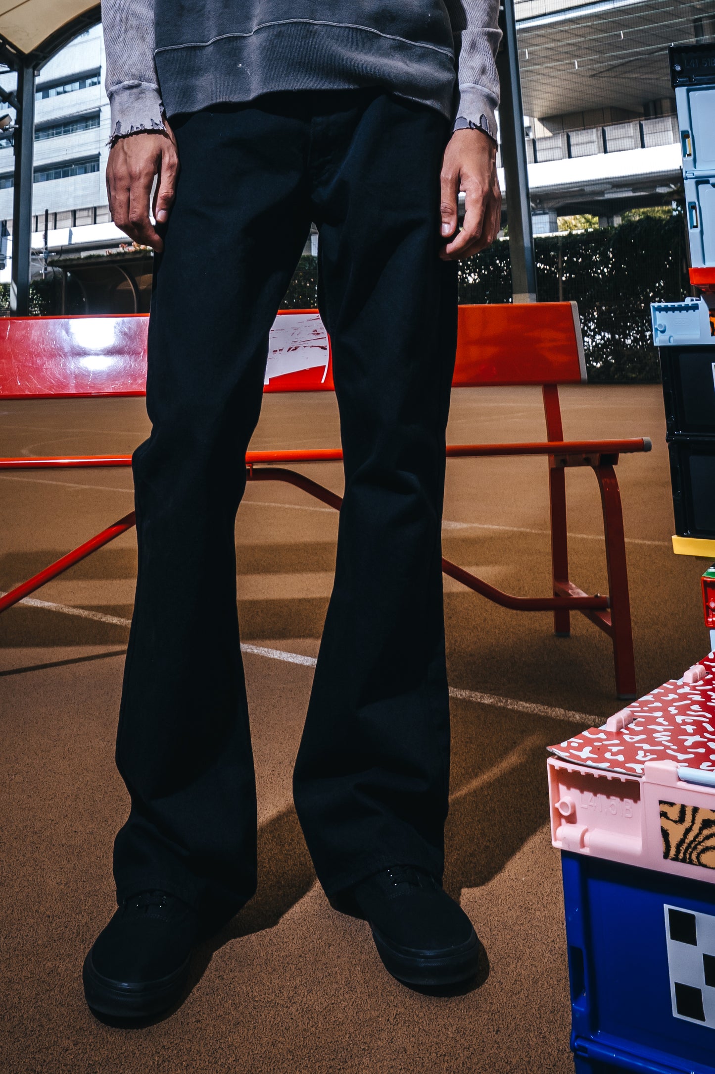 BLACK DENIM PANTS/FLARE