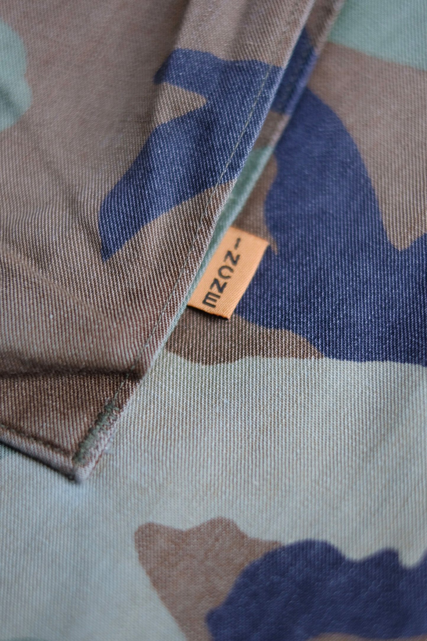 STUDS CAMO CARGO SHORTS