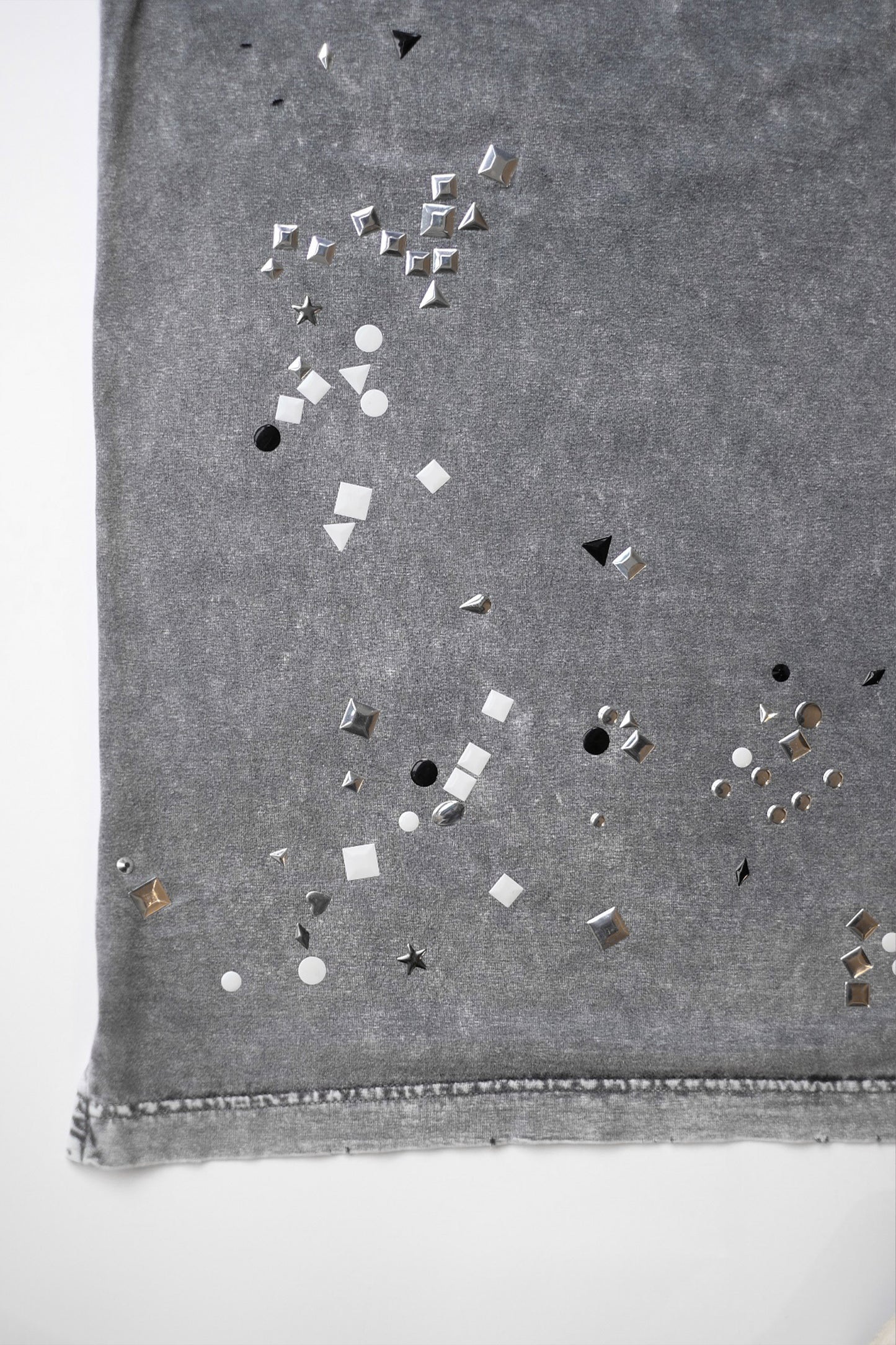 EMBELLISHED BLEACHED TEE