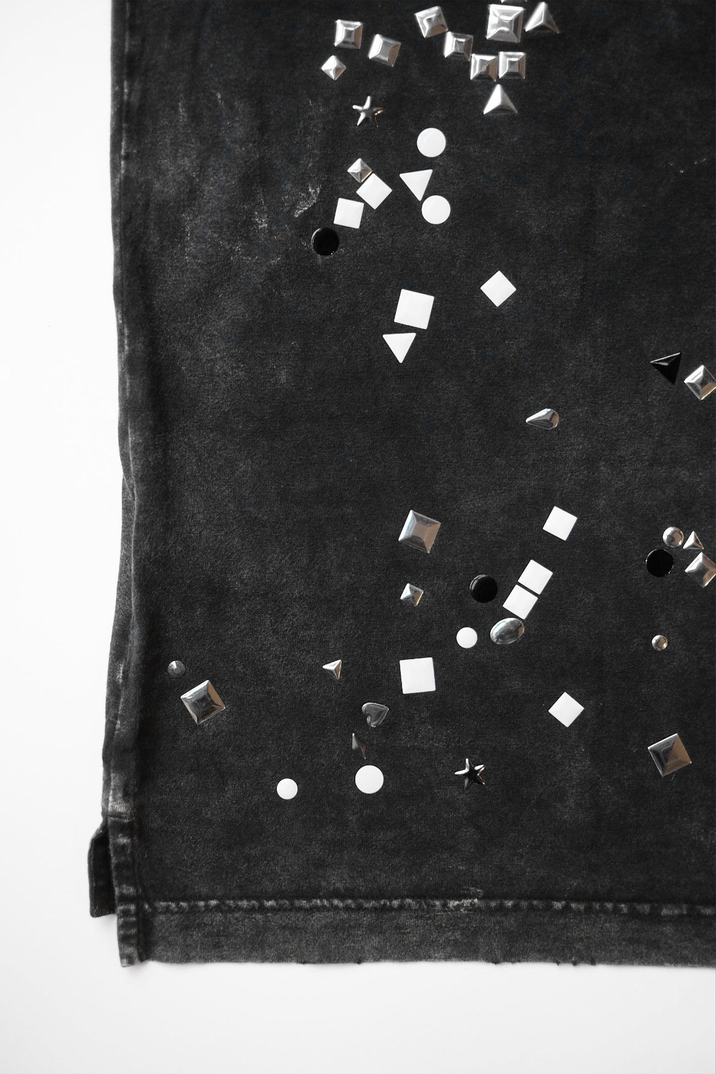 EMBELLISHED BLEACHED TEE