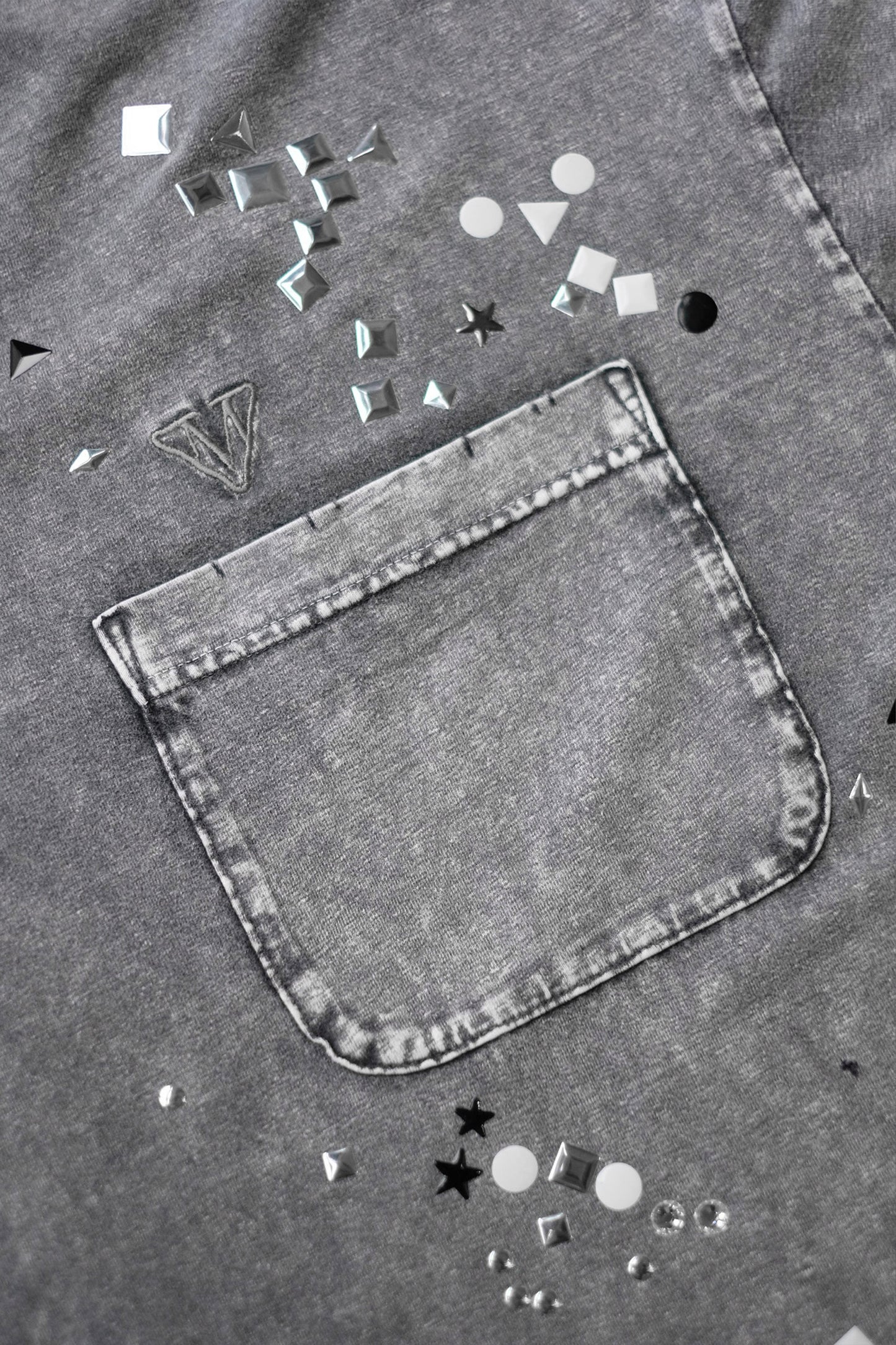 EMBELLISHED BLEACHED TEE