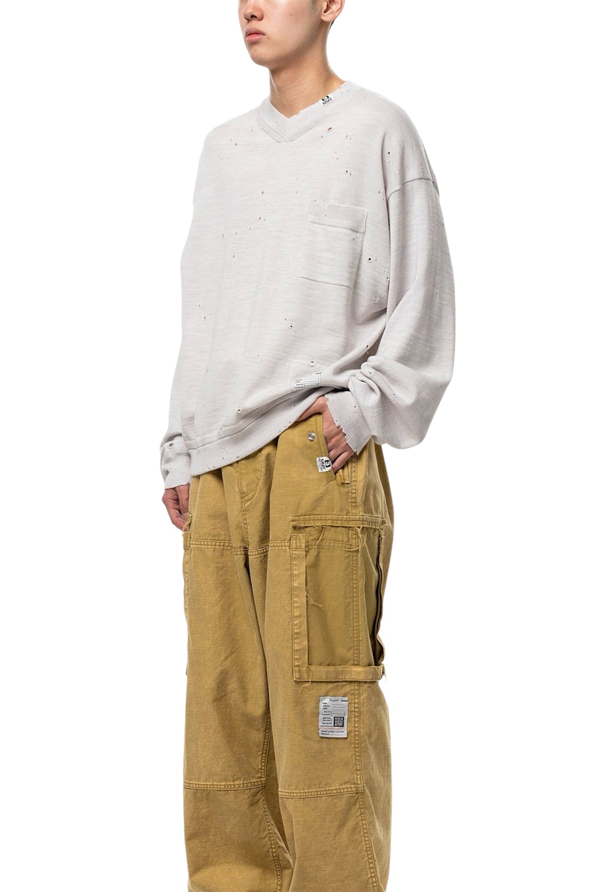 DISTRESSED KNIT PULL
