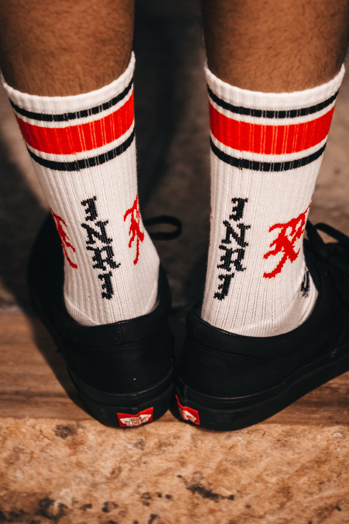 SOCKS/SINNER/WHITE+RED