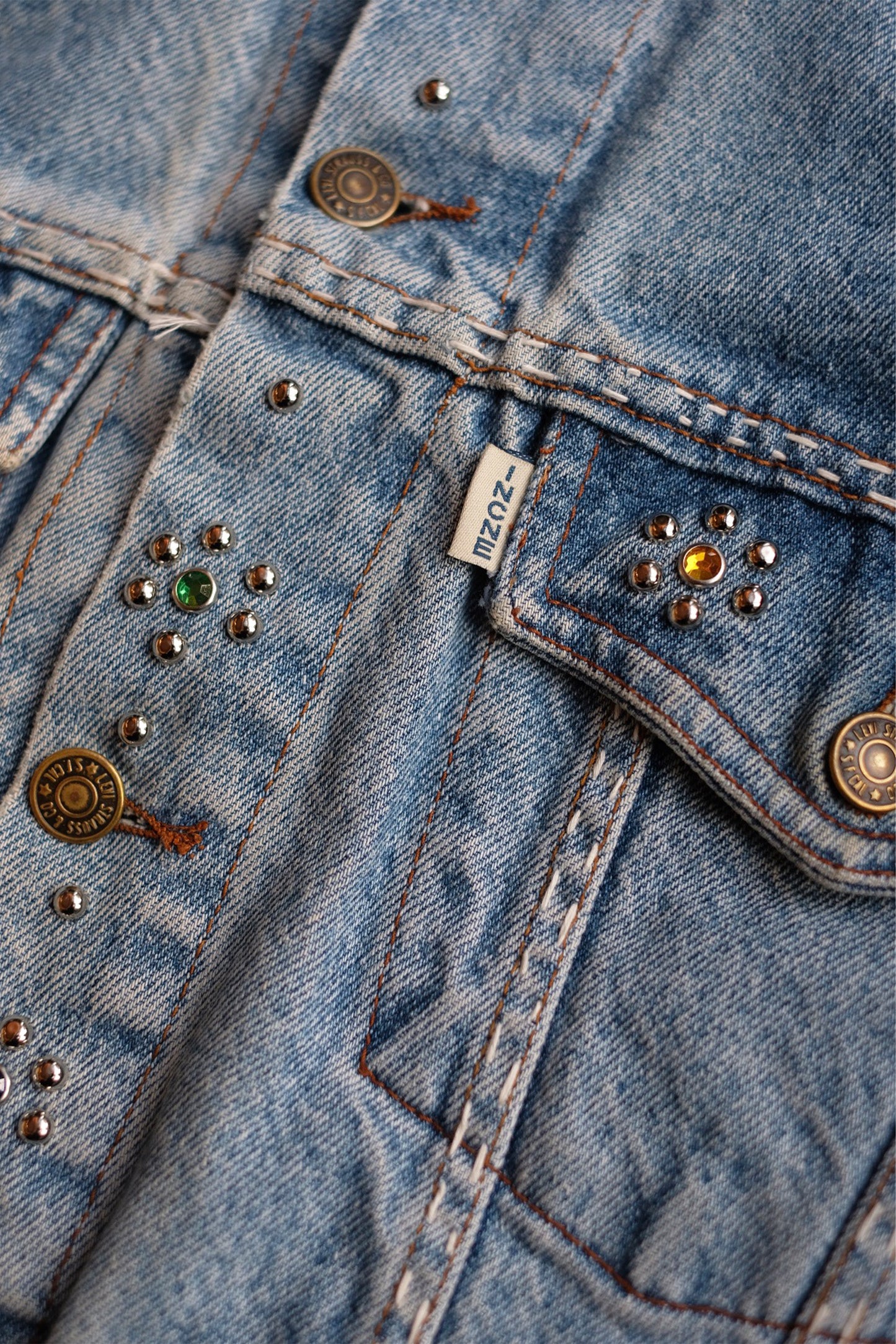 FLOWER STUDS DENIM JACKET