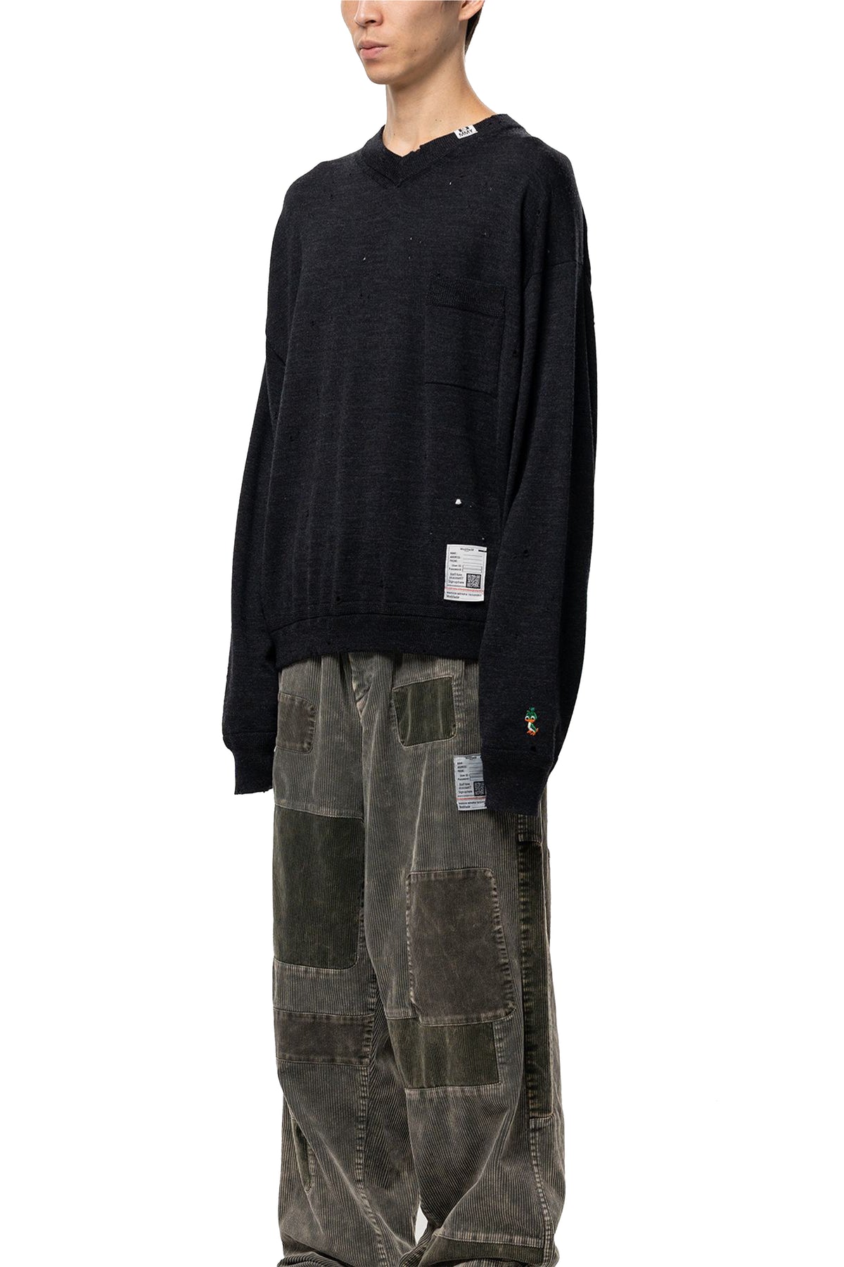 DISTRESSED KNIT PULL